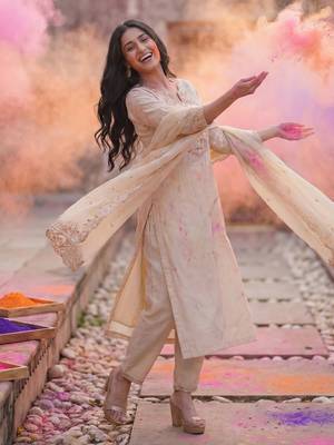 Floral Embroidered Liva Kurta with Trousers & Dupatta 1