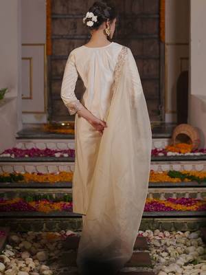 Floral Embroidered Liva Kurta with Trousers & Dupatta 4