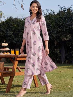 Women Printed Regular  Cotton Kurta with Trousers 1
