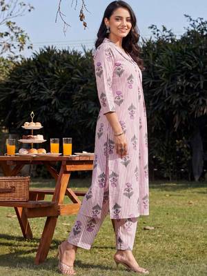 Women Printed Regular  Cotton Kurta with Trousers 3
