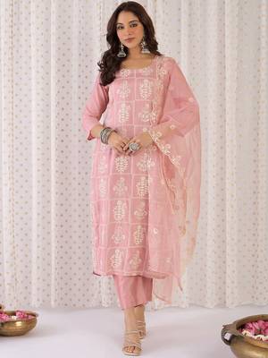 Floral Embroidered Thread Work Straight Kurta With Trouser And Dupatta 1
