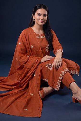 Women Ethnic Motifs Embroidered Regular Thread Work  Cotton Kurta with Trousers & With Dupatta
