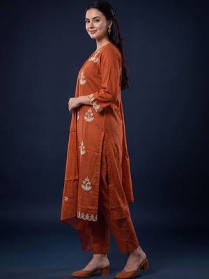 Women Ethnic Motifs Embroidered Regular Thread Work  Cotton Kurta with Trousers & With Dupatta 3