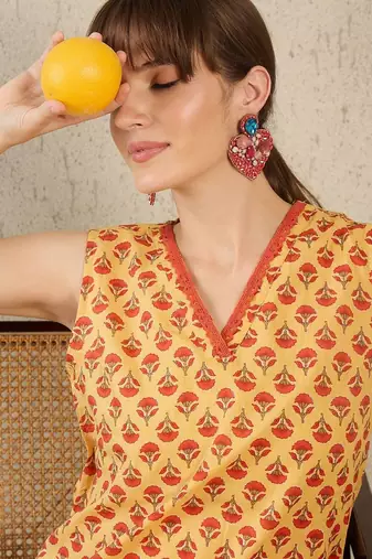 Ethnic Motifs Printed V-Neck Straight  Cotton Kurta With Trousers