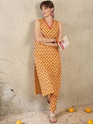 Ethnic Motifs Printed V-Neck Straight  Cotton Kurta With Trousers 2