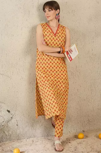 Ethnic Motifs Printed V-Neck Straight  Cotton Kurta With Trousers