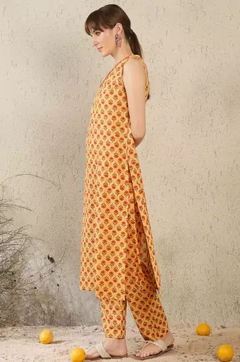 Ethnic Motifs Printed V-Neck Straight  Cotton Kurta With Trousers