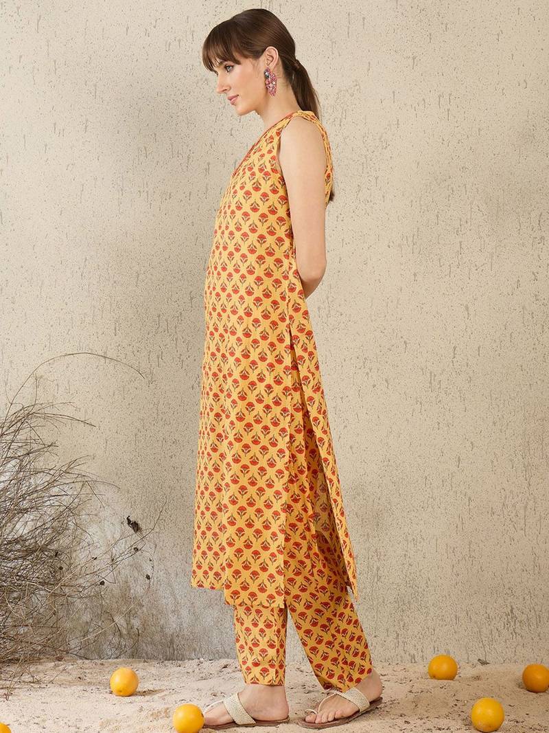 Ethnic Motifs Printed V-Neck Straight  Cotton Kurta With Trousers