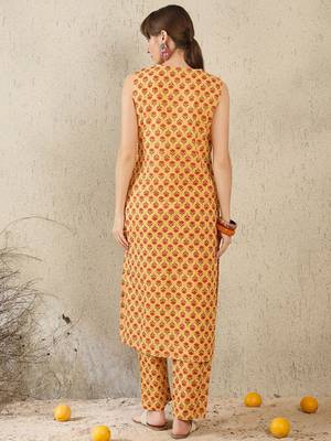 Ethnic Motifs Printed V-Neck Straight  Cotton Kurta With Trousers 4