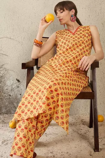 Ethnic Motifs Printed V-Neck Straight  Cotton Kurta With Trousers