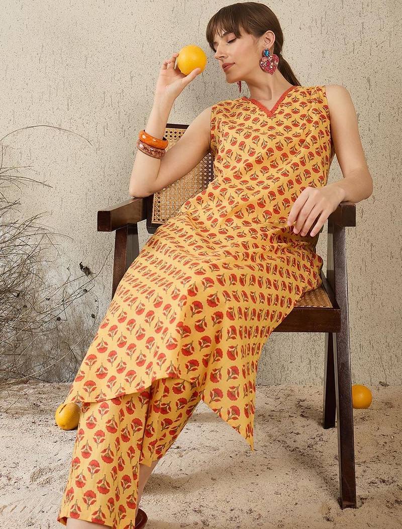 Ethnic Motifs Printed V-Neck Straight  Cotton Kurta With Trousers