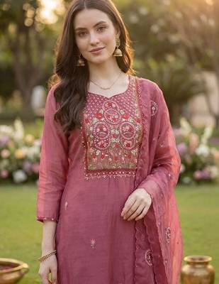 Women Floral Embroidered Regular Thread Work Kurta with Trousers & With Dupatta 2