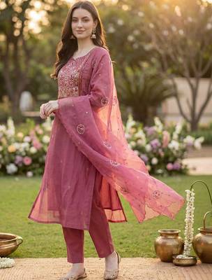 Women Floral Embroidered Regular Thread Work Kurta with Trousers & With Dupatta 3