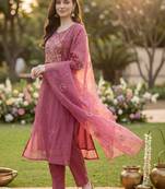 Women Floral Embroidered Thread Work Kurta with Trousers & With Dupatta