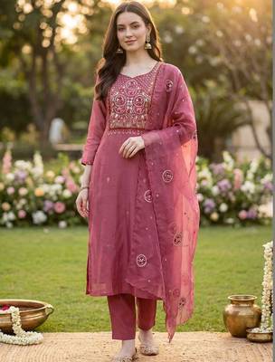 Women Floral Embroidered Regular Thread Work Kurta with Trousers & With Dupatta 5