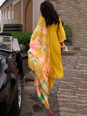 Floral Embroidered Thread Work Kurta With Trousers & Dupatta 7