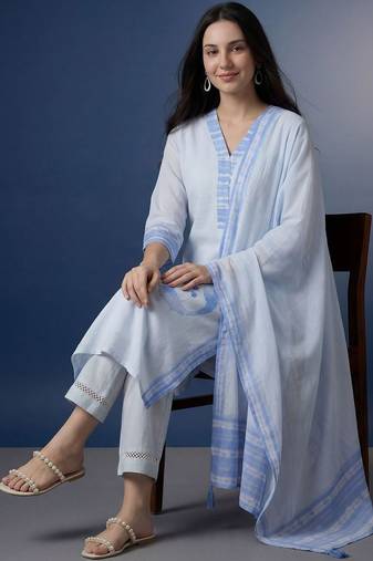 Women Dyed Regular Linen Kurta with Trousers & With Dupatta