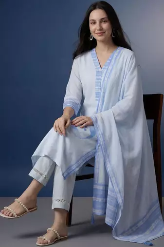 Women Dyed Regular Linen Kurta with Trousers & With Dupatta