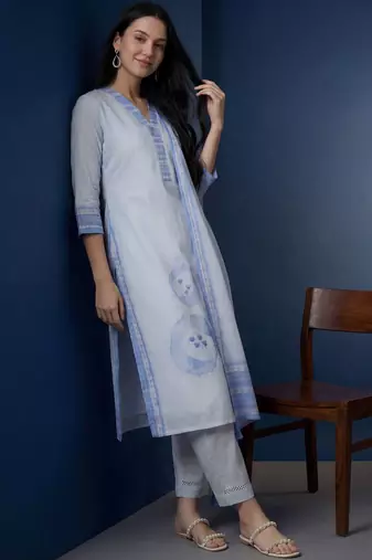 Women Dyed Regular Linen Kurta with Trousers & With Dupatta