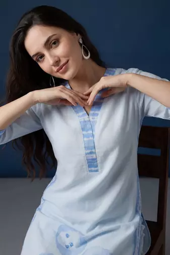 Women Dyed Regular Linen Kurta with Trousers & With Dupatta