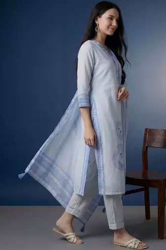 Women Dyed Regular Linen Kurta with Trousers & With Dupatta