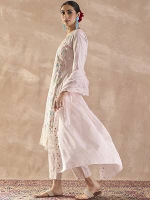 Floral Embroidered V-Neck Thread Work  Cotton Kurta With Trousers & Dupatta 4