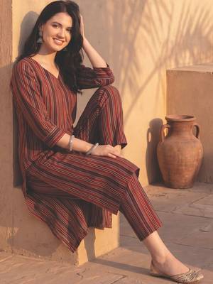 Women Printed Regular Pure Cotton Kurta with Trousers 5
