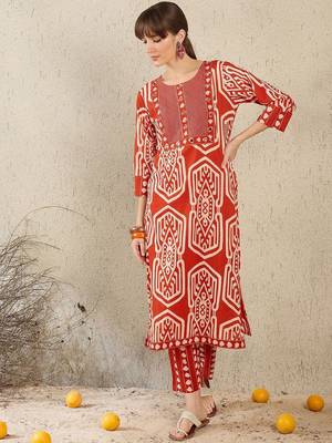 Women Ethnic Motifs Printed  Cotton Kurta with Trouser 1