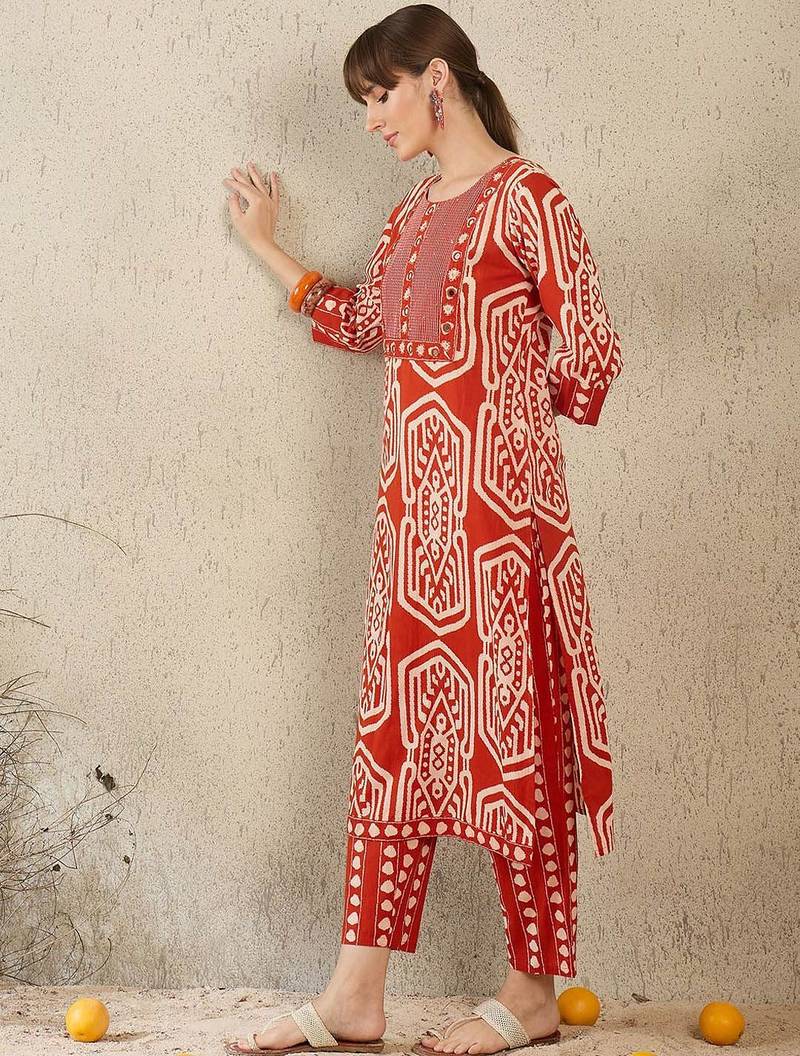 Women Ethnic Motifs Printed  Cotton Kurta with Trouser