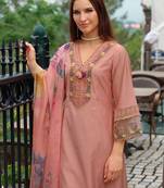 Women Floral Embroidered Regular Thread Work Kurta with Trousers & With Dupatta