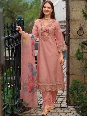 Women Floral Embroidered Regular Thread Work Kurta with Trousers & With Dupatta 2