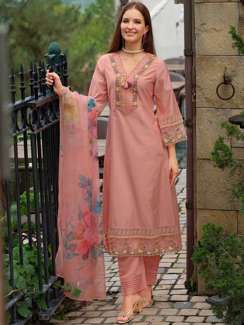 Women Floral Embroidered Regular Thread Work Kurta with Trousers & With Dupatta