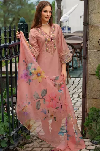 Women Floral Embroidered Regular Thread Work Kurta with Trousers & With Dupatta