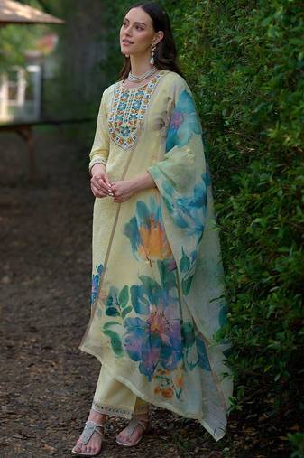 Women Floral Embroidered Thread Work Cotton Kurta with Trousers & With Dupatta