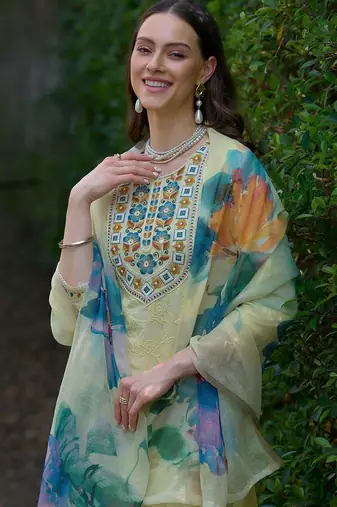 Women Floral Embroidered Regular Thread Work Pure Cotton Kurta with Trousers & With Dupatta