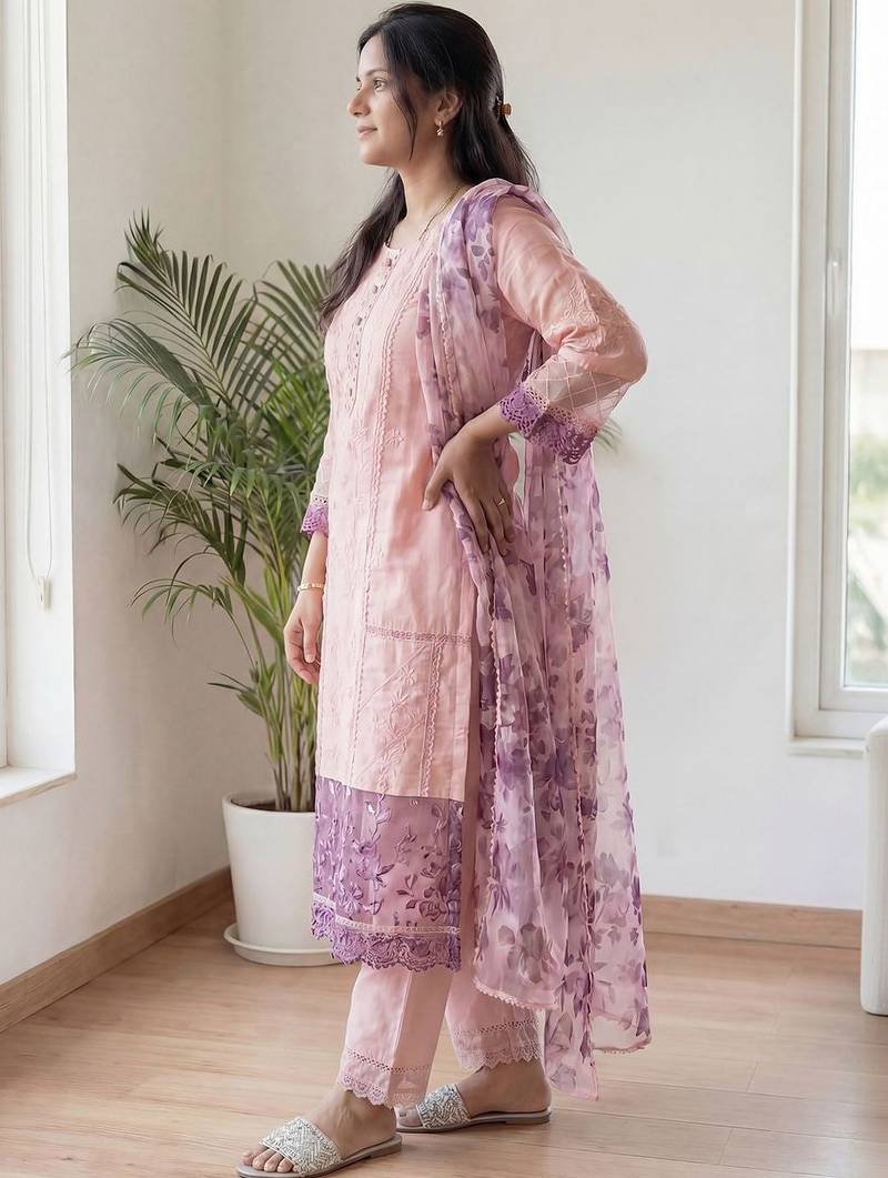 Women Floral Embroidered Regular Thread Work Kurta with Trousers & With Dupatta