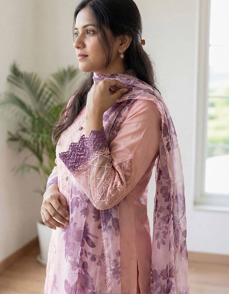 Women Floral Embroidered Regular Thread Work Kurta with Trousers & With Dupatta