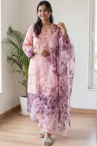 Women Floral Embroidered Regular Thread Work Kurta with Trousers & With Dupatta