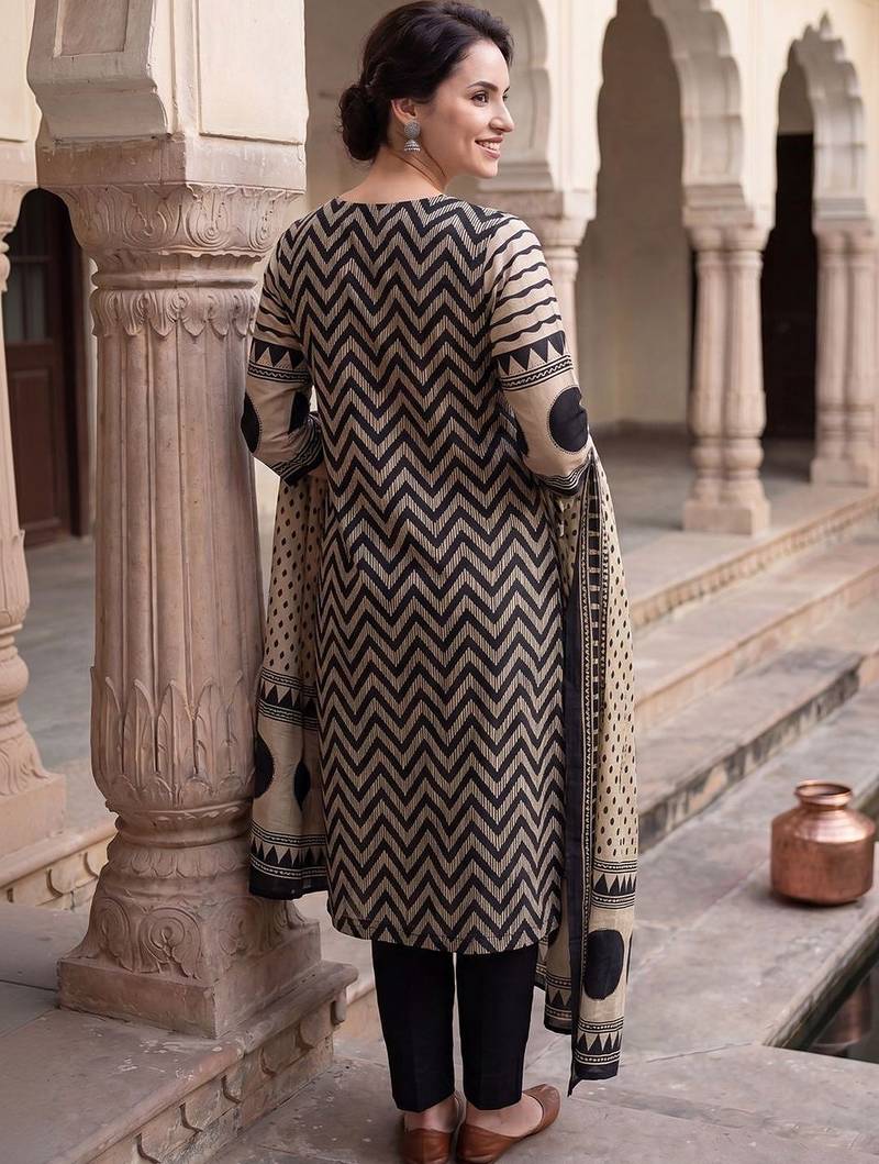 Women Printed Regular Pure Cotton Kurta with Trousers & With Dupatta