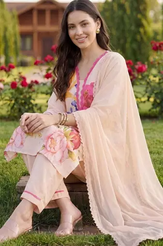 Women Floral Printed Regular Linen Kurta with Trousers & With Dupatta