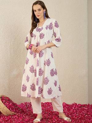 Women Floral Printed Pleated  Cotton Kurta with Trousers 5