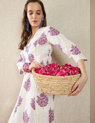 Women Floral Printed Pleated  Cotton Kurta with Trousers 6