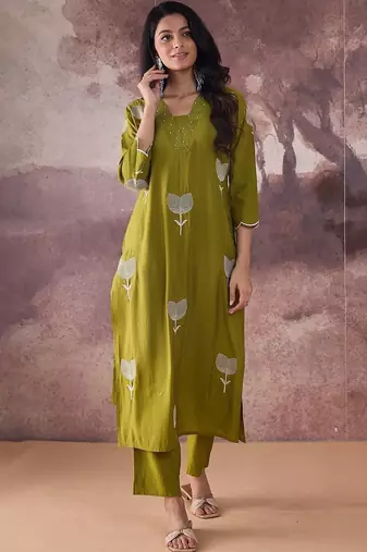 Ethnic Motifs Embroidered Straight Thread Work Kurta With Trouser