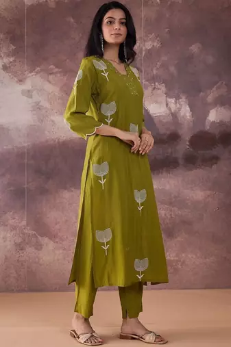 Ethnic Motifs Embroidered Straight Thread Work Kurta With Trouser