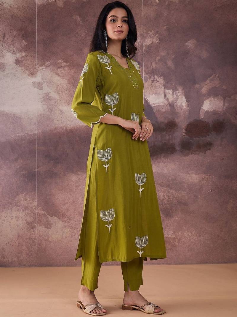 Ethnic Motifs Embroidered Straight Thread Work Kurta With Trouser
