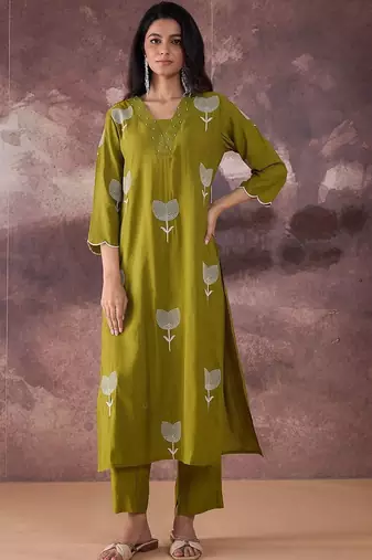 Ethnic Motifs Embroidered Straight Thread Work Kurta With Trouser