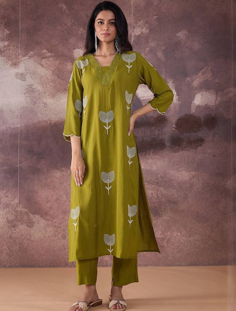 Ethnic Motifs Embroidered Straight Thread Work Kurta With Trouser