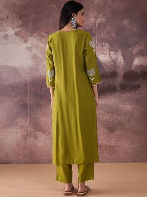 Ethnic Motifs Embroidered Straight Thread Work Kurta With Trouser 5