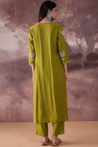 Ethnic Motifs Embroidered Straight Thread Work Kurta With Trouser