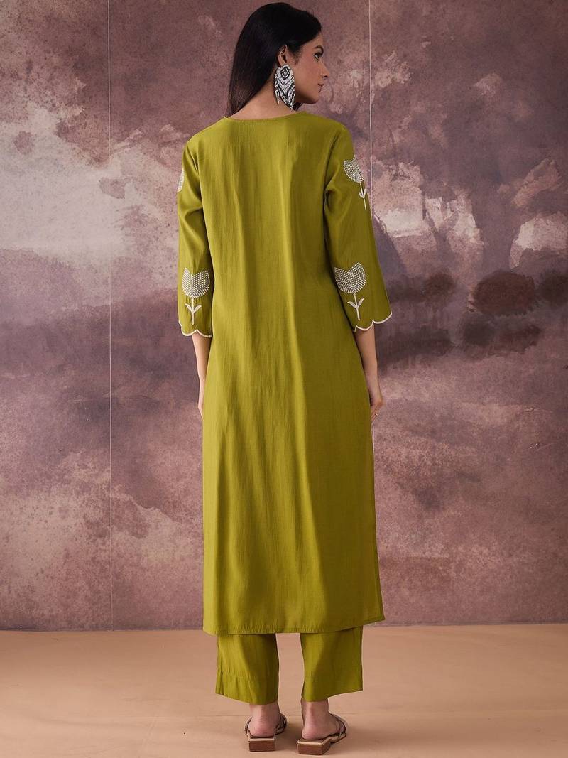 Ethnic Motifs Embroidered Straight Thread Work Kurta With Trouser